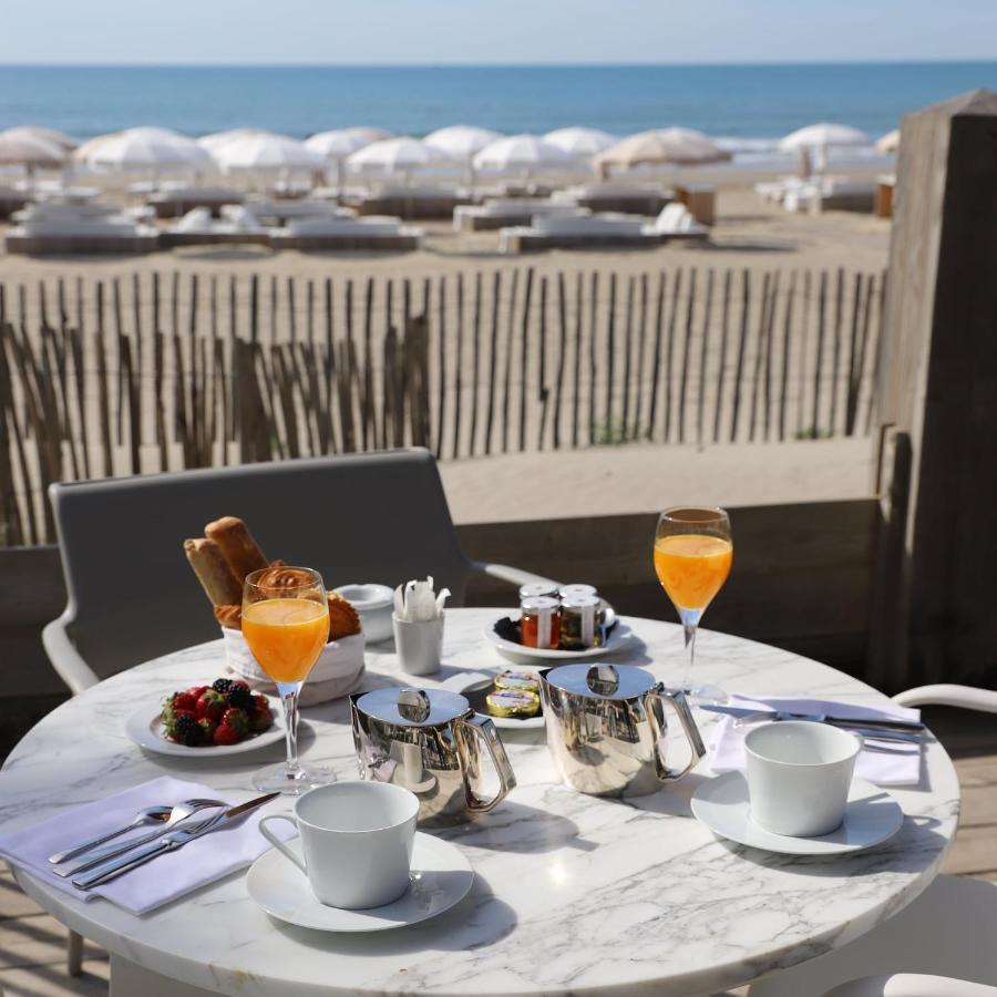 Hotel Plage Palace & Spa Palavas-les-Flots Exteriör bild Breakfast at the Hotel