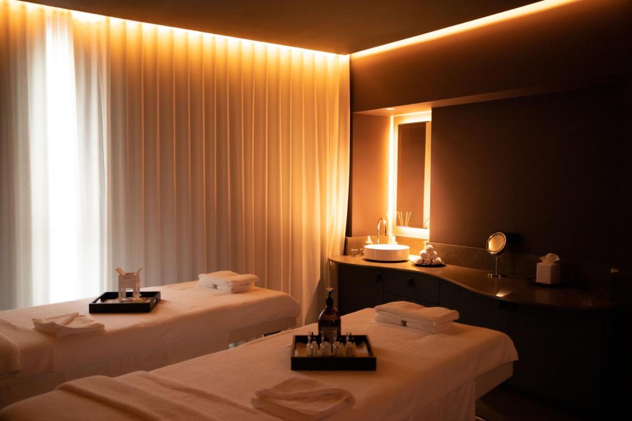 Hotel Plage Palace & Spa Palavas-les-Flots Exteriör bild A treatment room at The Spa at The Landmark, Hong Kong