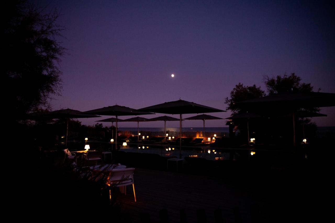 Hotel Plage Palace & Spa Palavas-les-Flots Exteriör bild Moon over the beach
